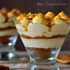 Délicieux tiramisu speculoos en verrine, superposant crème onctueuse et biscuits émiettés.
