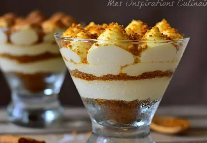 Délicieux tiramisu speculoos en verrine, superposant crème onctueuse et biscuits émiettés.
