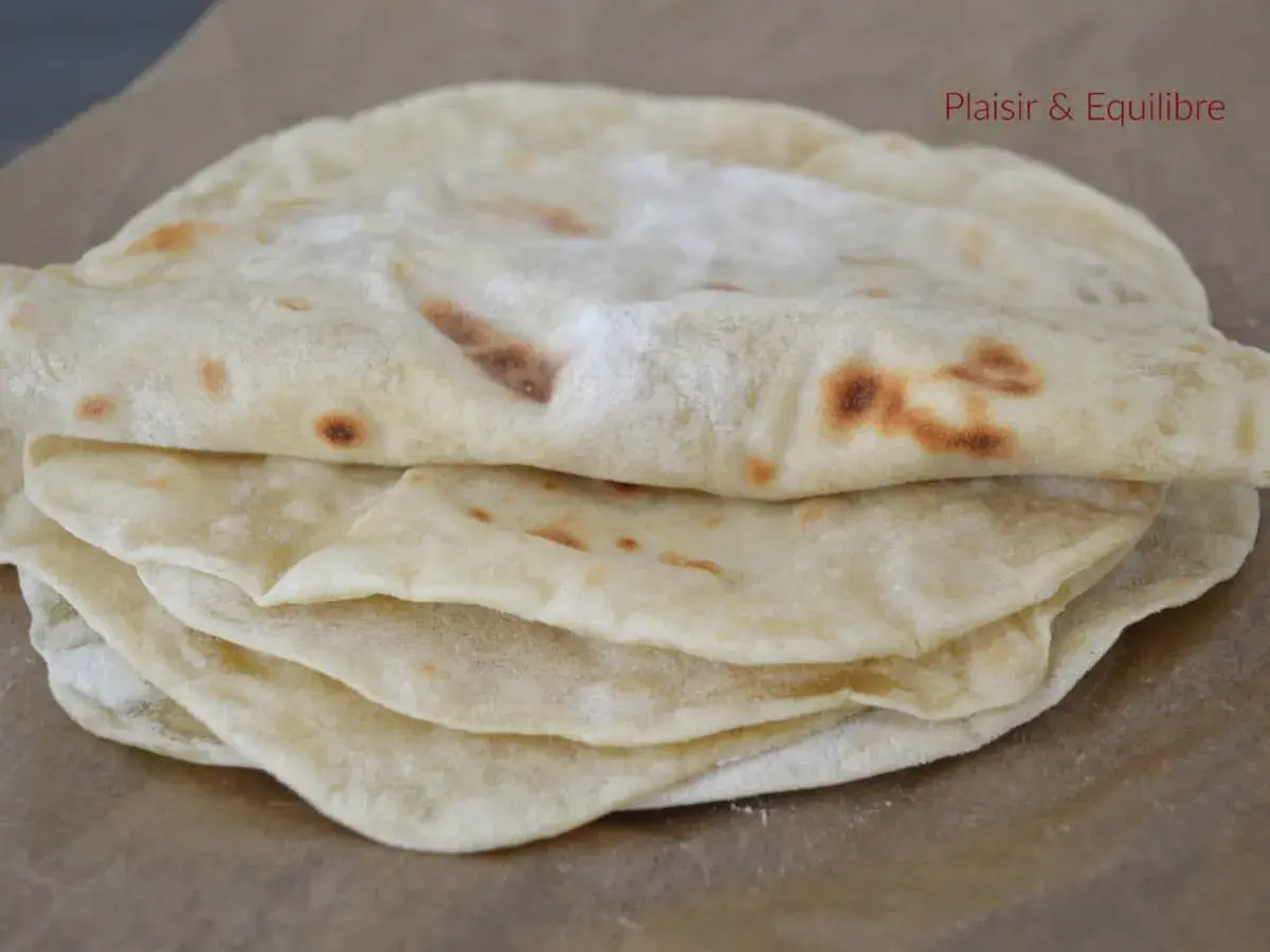 Pile de tortillas maison, parfaites pour votre prochaine recette. Légèrement dorées, elles invitent à la dégustation.